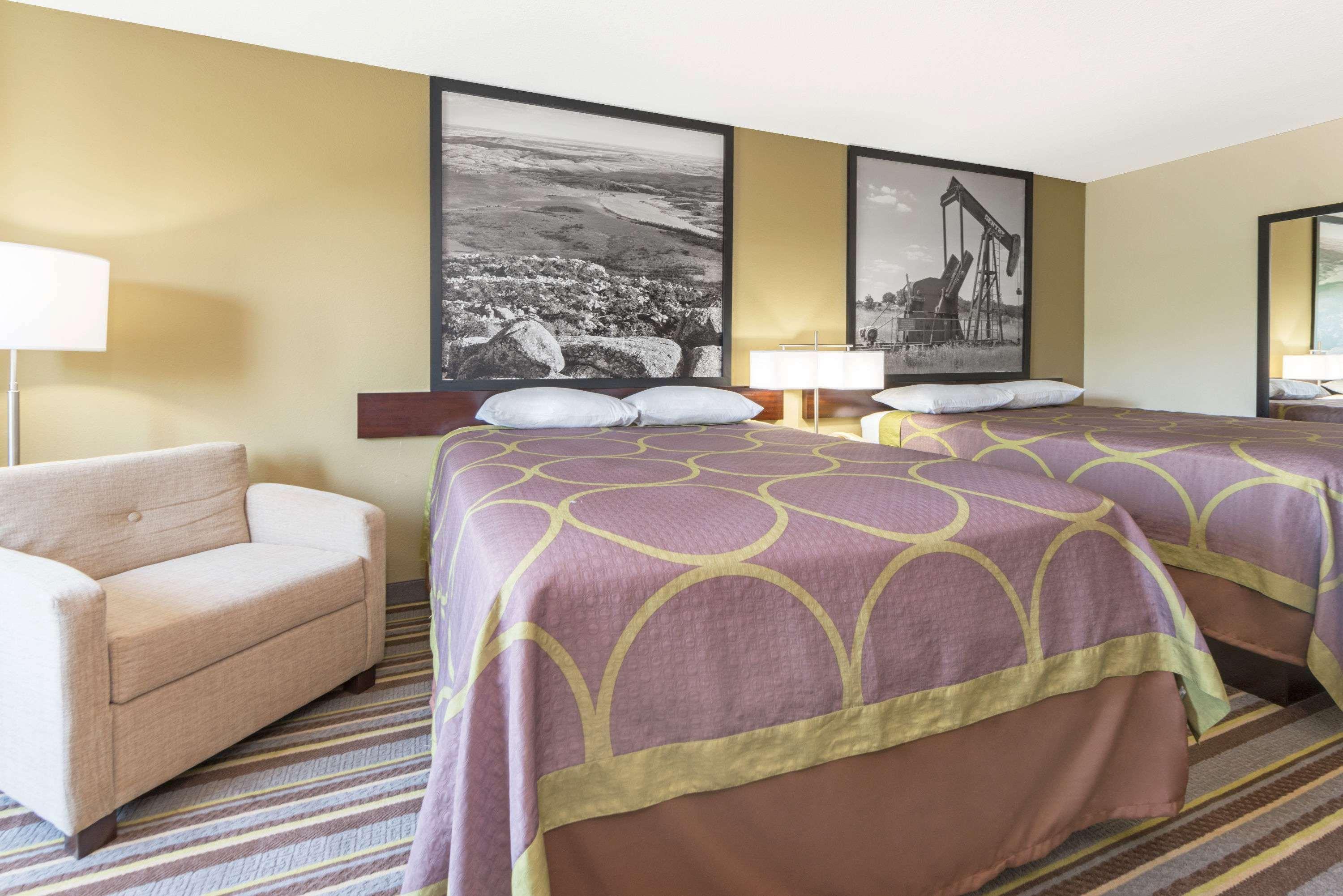 Super 8 By Wyndham Perry Hotel Bagian luar foto