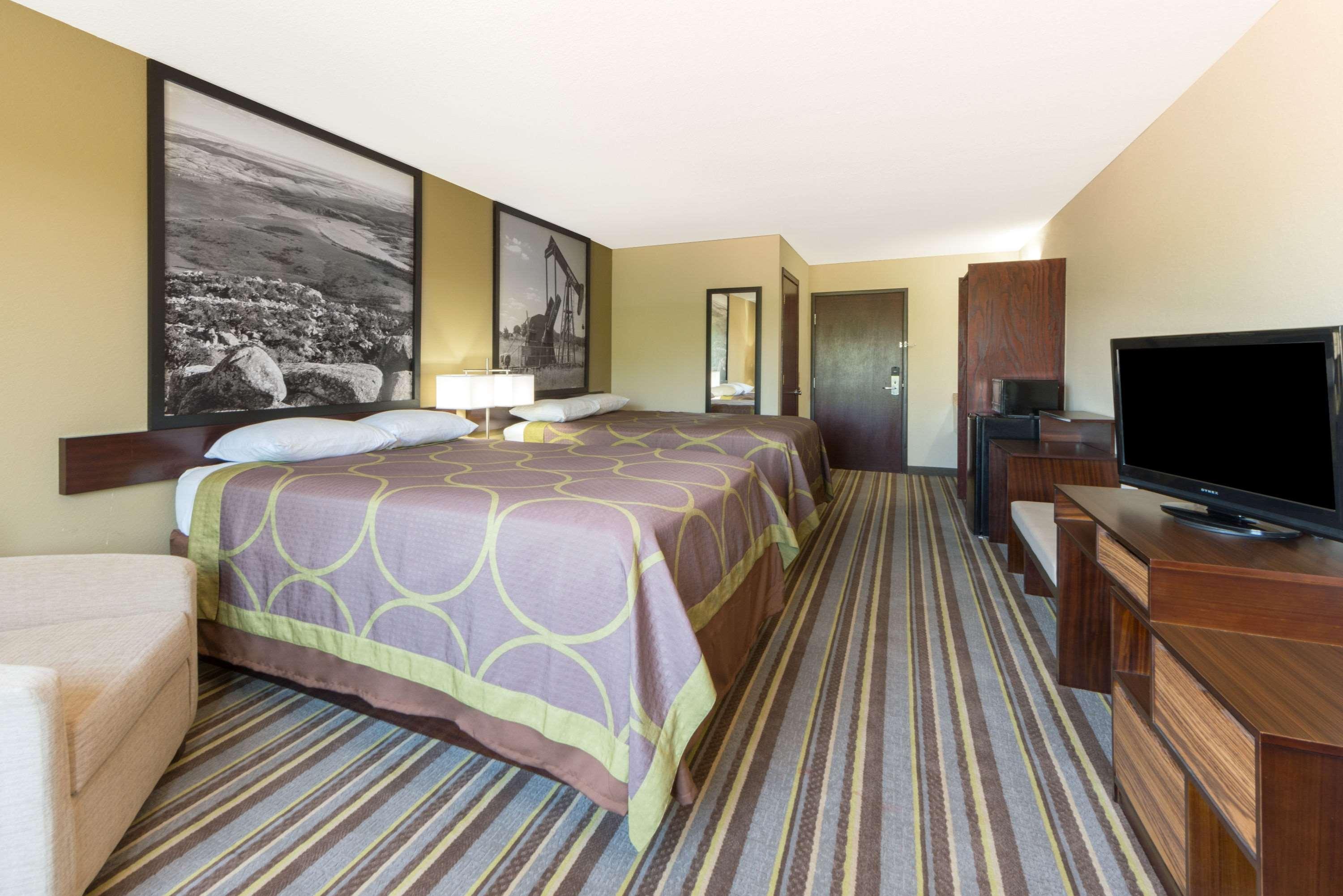 Super 8 By Wyndham Perry Hotel Bagian luar foto