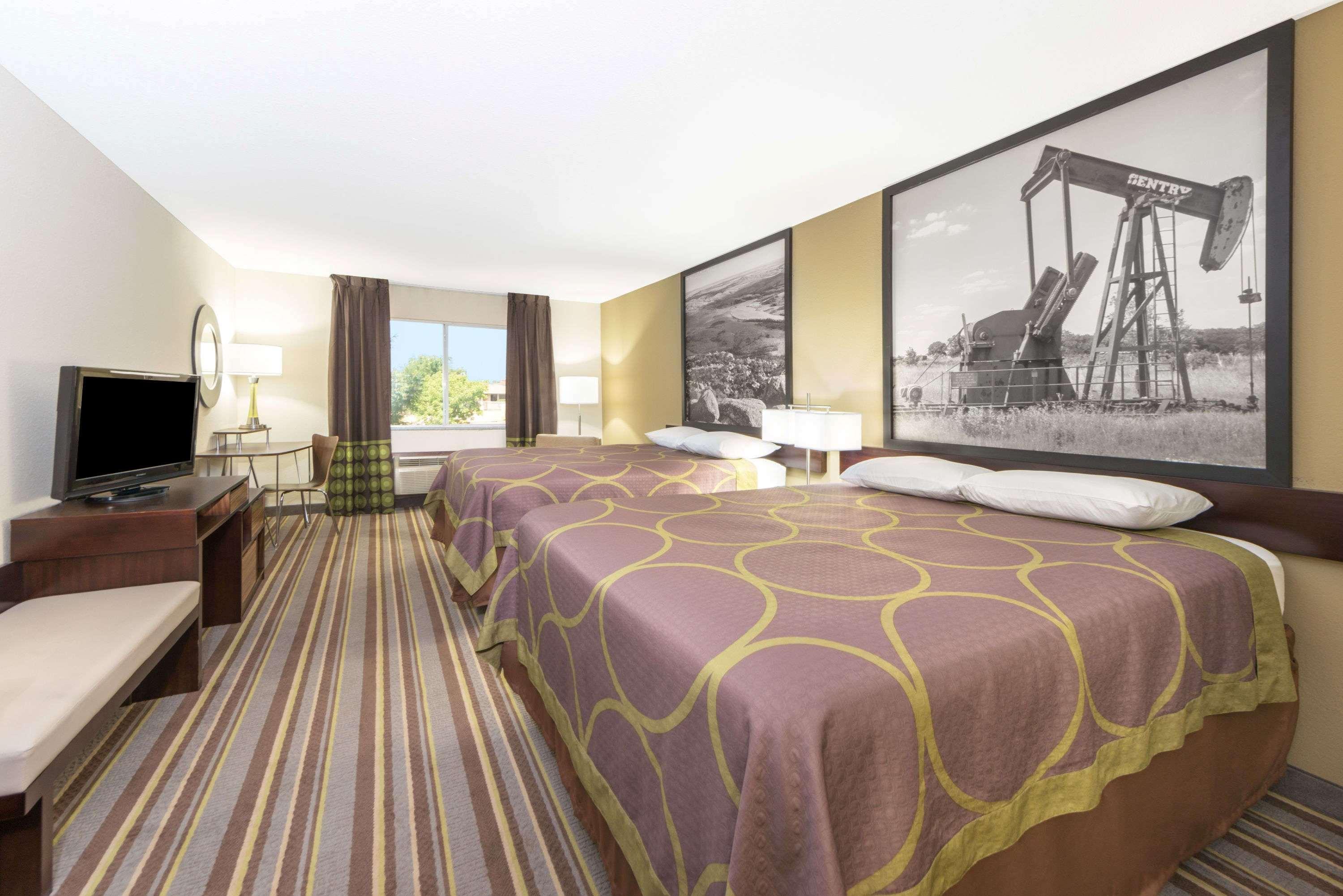 Super 8 By Wyndham Perry Hotel Bagian luar foto