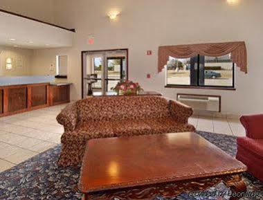 Super 8 By Wyndham Perry Hotel Bagian luar foto