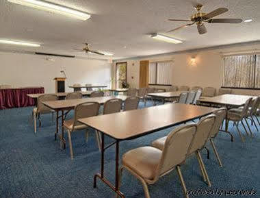 Super 8 By Wyndham Perry Hotel Bagian luar foto