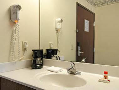 Super 8 By Wyndham Perry Hotel Bagian luar foto